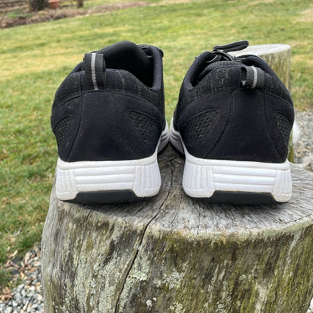 Orth Feet Sneakers View 3